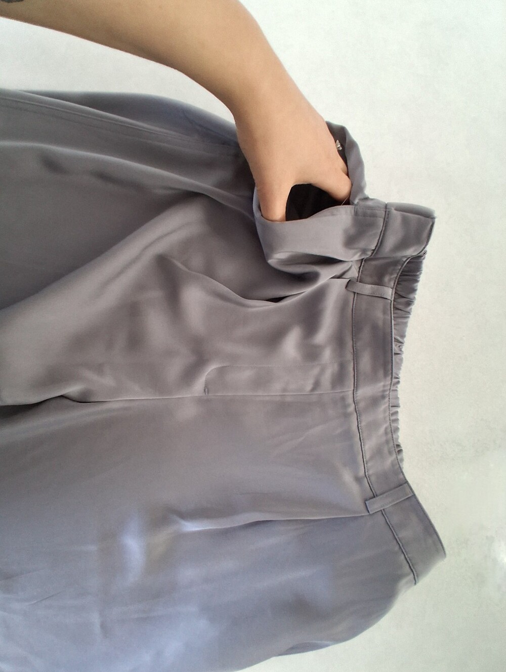 Maison d'Amelie/ Relaxed Fit/ Pleated/ Trousers in Silver-grey/ Size US 10 - Picture 4 of 13